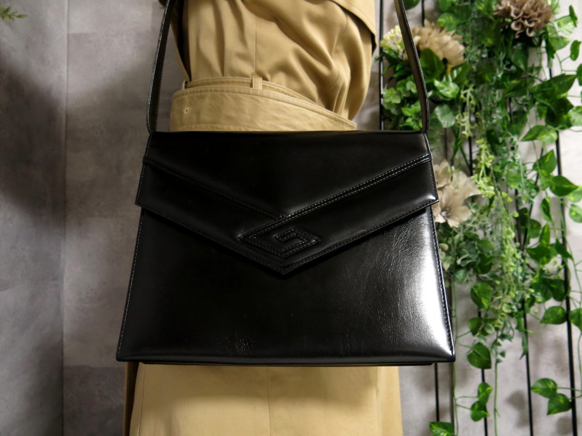 ●美品●GIVENCHY ジバンシィ●カーフ レザー 本革●ステッチ●ショルダー バッグ●黒●ゴールド金具●肩掛け●ヴィンテージ●Js33161
