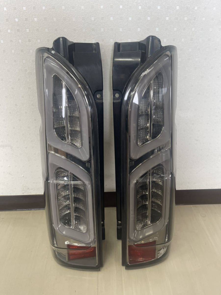 200系ハイエースLEDテールライト シーケンシャル 左右セット ジャンク