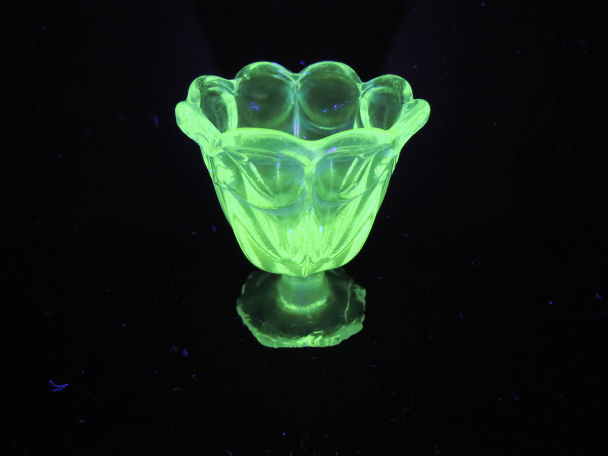 美】IA192 大珍品 時代 【ウランガラス】 玉 径 4cm／美品！ r ウラン