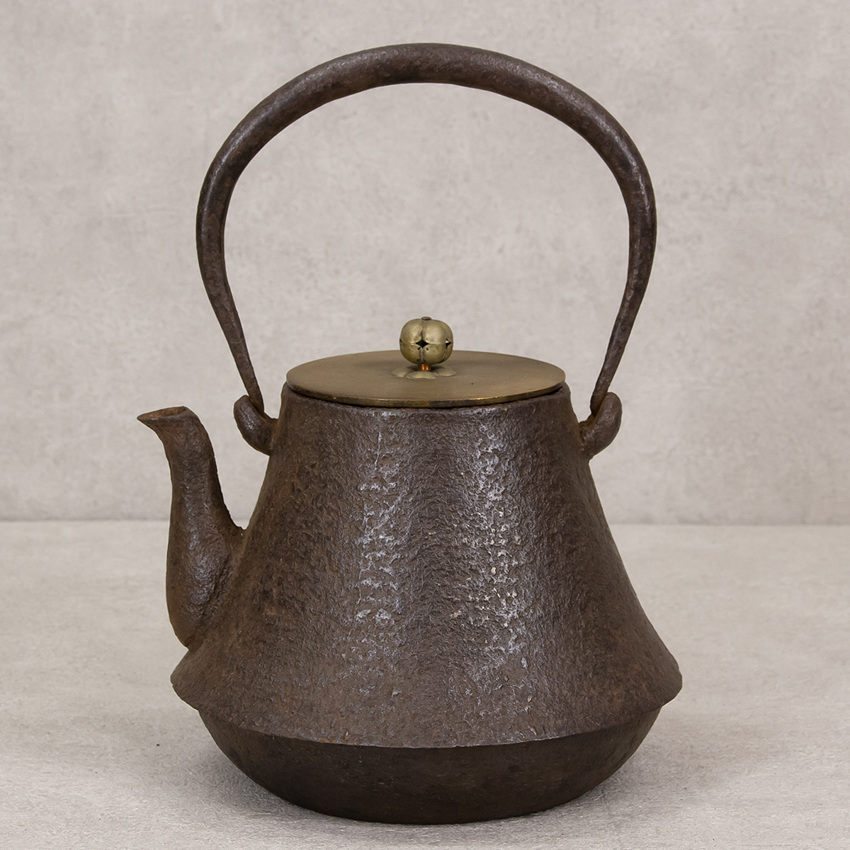 工芸品 ◇錵◇ 人間国宝 高橋敬典 正寿堂 梅彫刻鉄瓶 18.5cm 共箱 煎茶