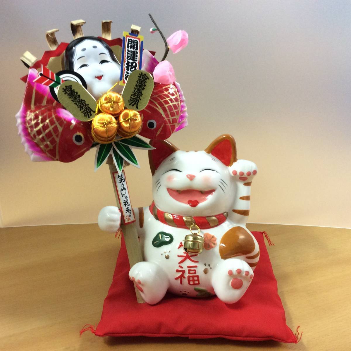 ☆ 開運 熊手をもった 招き猫 「白雲笑助」座布団付き / 開運招福 商売
