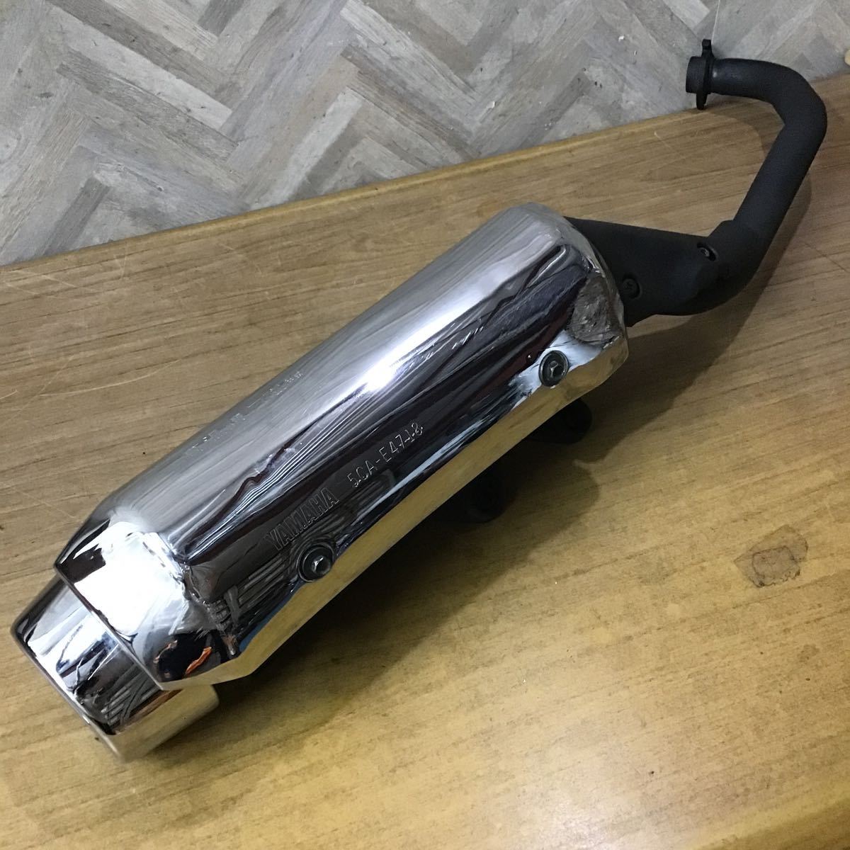 【M01-78】ヤマハ マジェスティ FI 125 LPRSE27109A ノーマルマフラー カバー付 動作確認済み 純正部品 穴あきなし!!