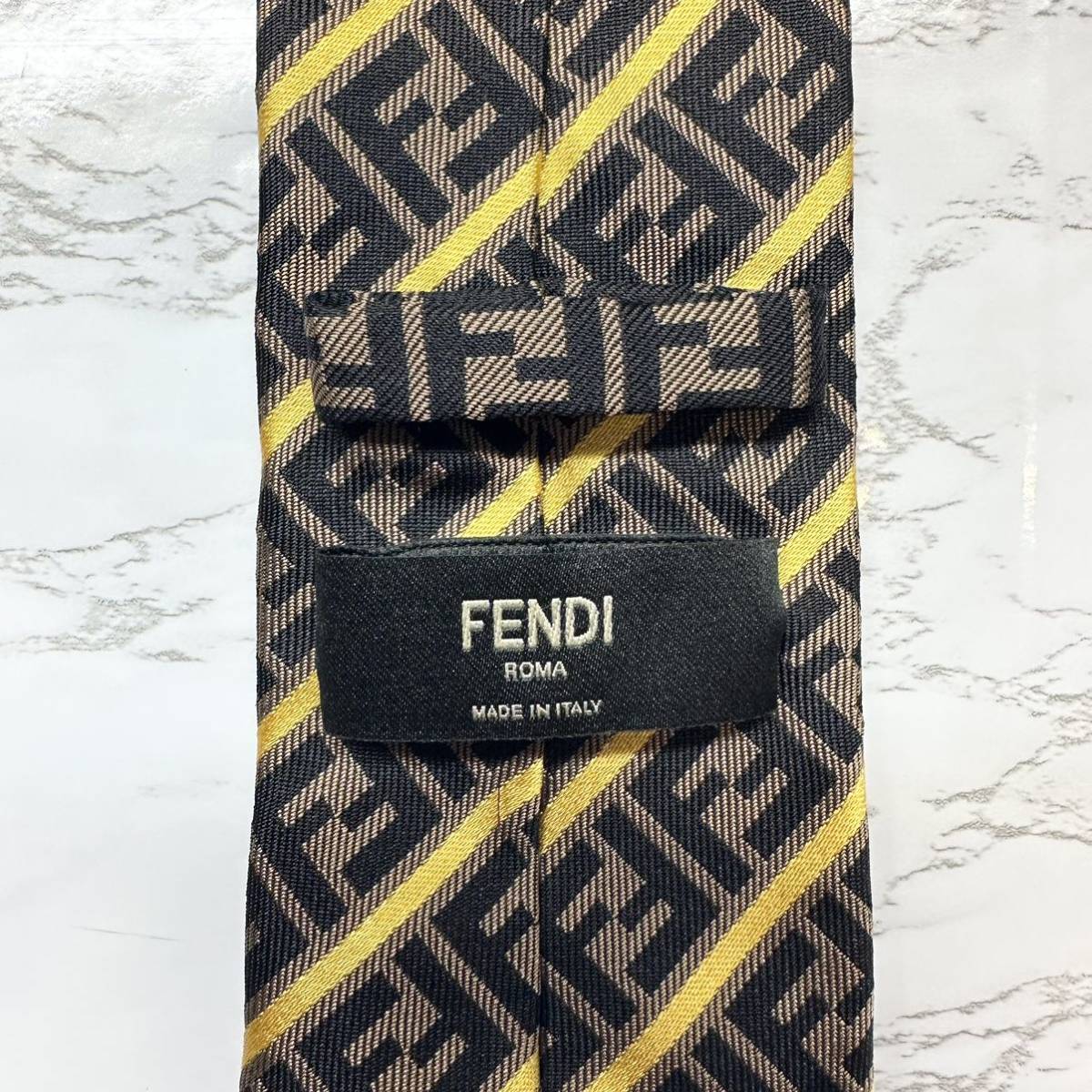極美品 現行 レア FENDI ネクタイ シルク100% ズッカ柄 デカロゴ FF 