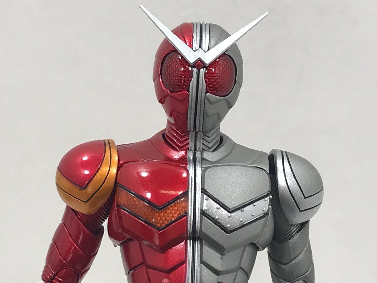 み TAG・中古品】 S.H.Figuarts 仮面ライダーW ヒートメタル(真骨彫製法