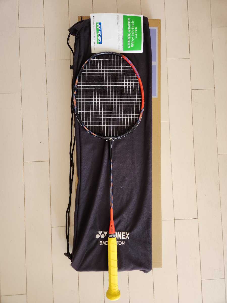 YONEX　アストロクス77PRO　美品になります。1カ月前にネットショップにて購入です。使用期間は5回程度なので、傷、ヒビなどはありません