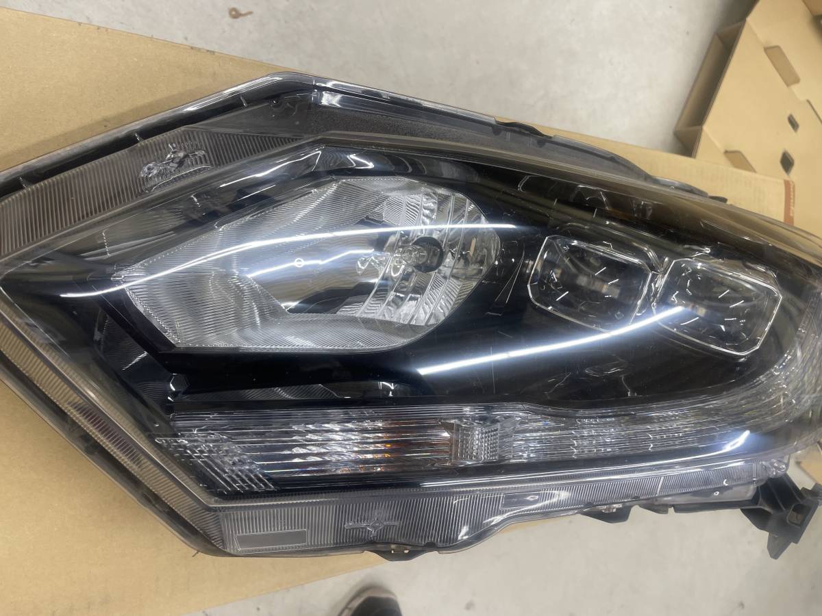 RU3 ヴェゼル 純正 LED 左ライト ホンダ ヴェゼル 純正 左右 