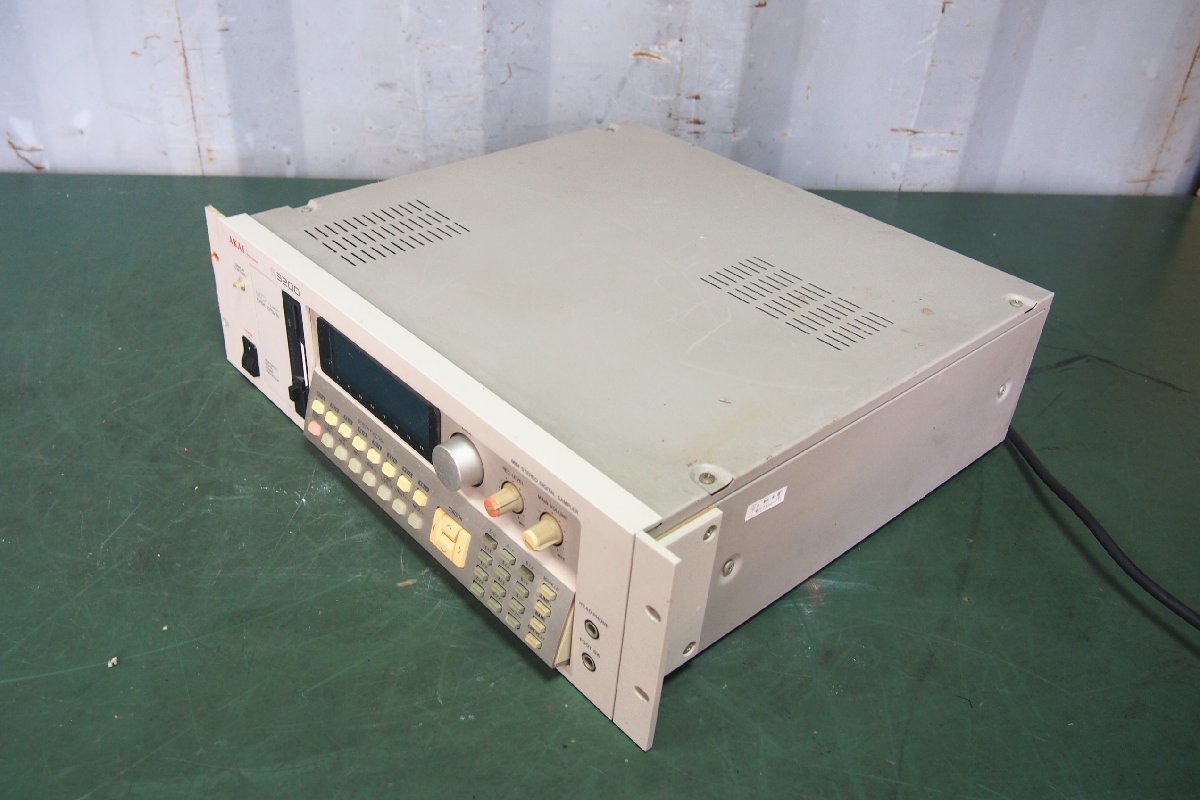定番人気，低価 ☆【1H0220-14】 AKAI アカイ サンプラー S3200 ジャンク