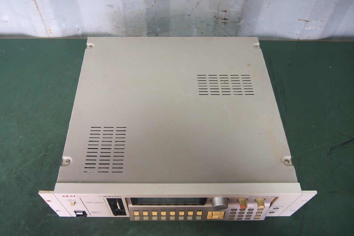 定番人気，低価 ☆【1H0220-14】 AKAI アカイ サンプラー S3200 ジャンク