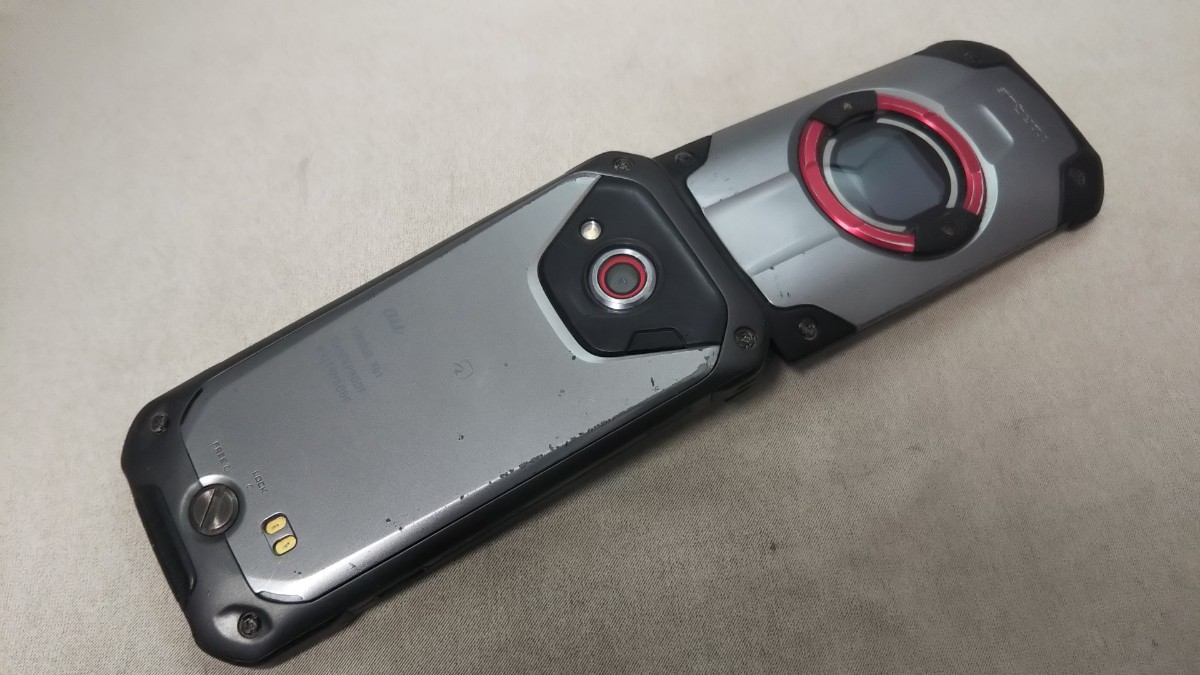 au SIMフリー TORQUE X01 KYF33 ＃AG615 KYOCERA 4Gガラホ 折畳 簡易 