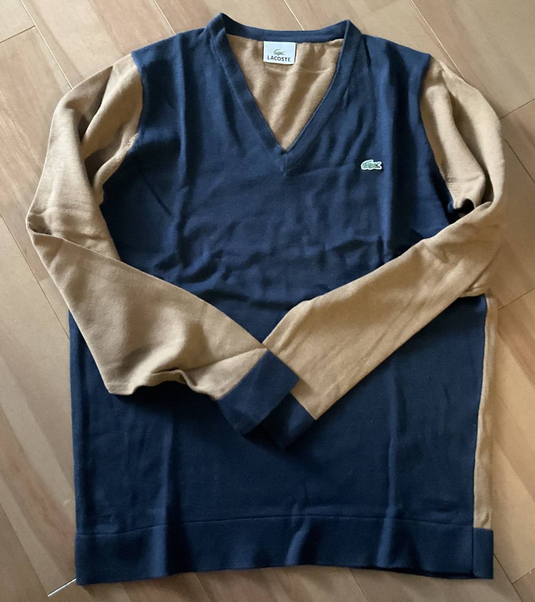 LACOSTE ラコステ　薄手　Vネックセーター