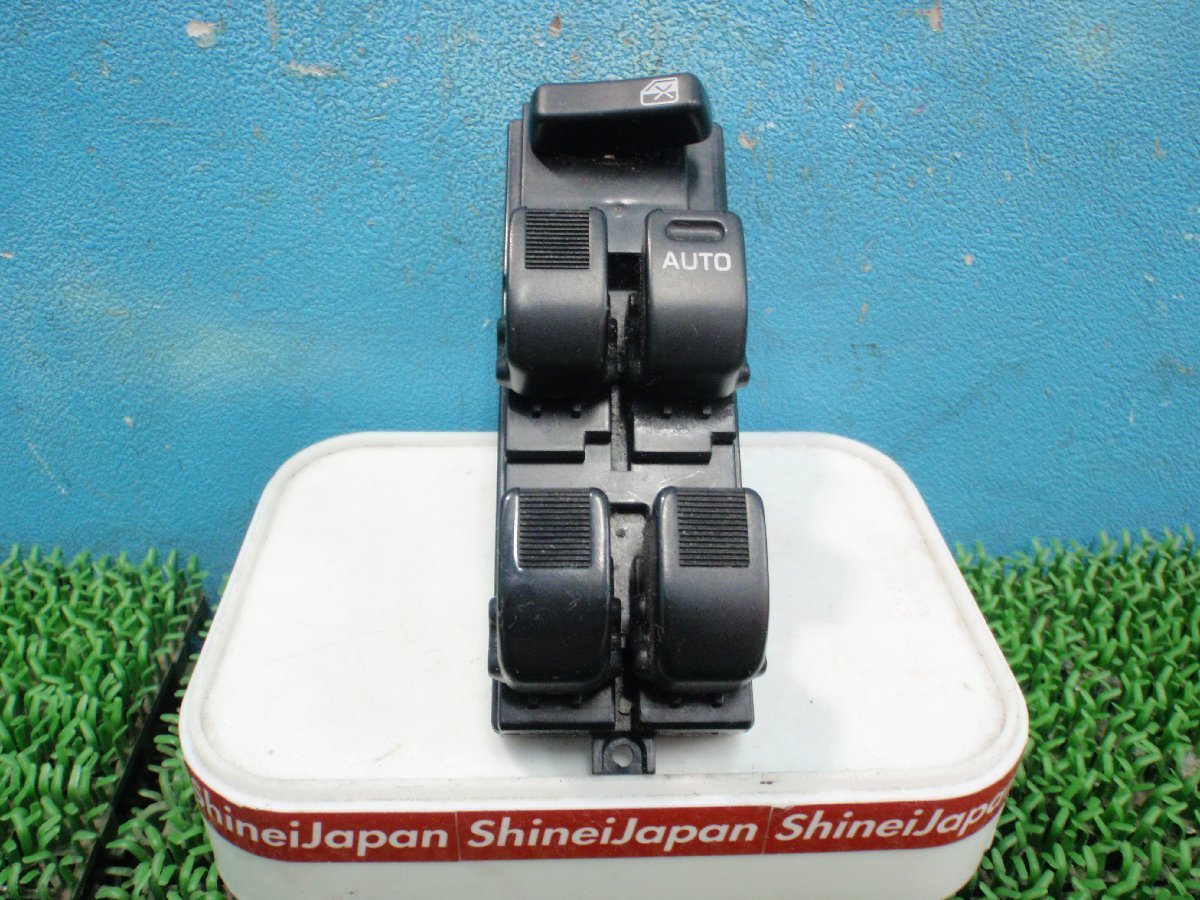 ★　S321V　ダイハツ　ハイゼット　についていた　社外　フロント パワーウインドウ スイッチ右　マスタースイッチ　350248JJ