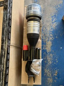 メルセデスベンツE 53 右フロントエアサス　2383209401