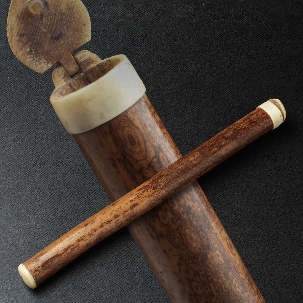 EI207 時代物 斑竹小香筒・骨蓋斑竹筆入 全長17.8cm 重13g・湘妃竹綫香 
