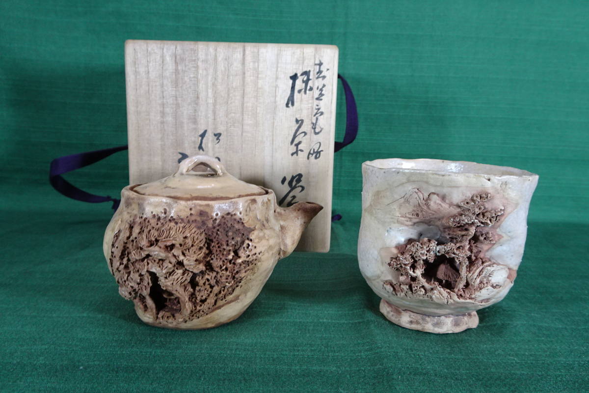 定番人気，高品質 【雲】某収集家放出品 韓国 高麗青磁 白黒象嵌雲鶴
