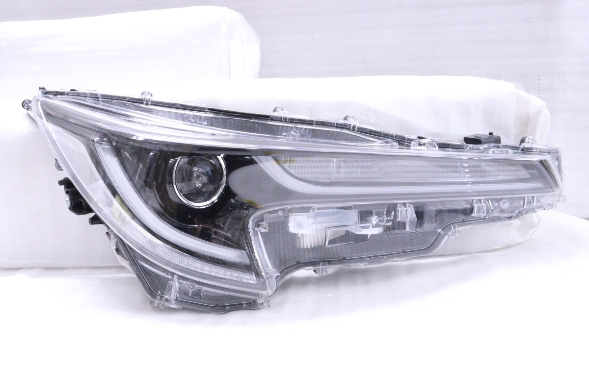 33-2304★LED NRE210H カローラスポーツ★右ヘッドライト KOITO 12-614 打刻:B ユニット ブラック 純正 ジャンク品★トヨタ (KK)