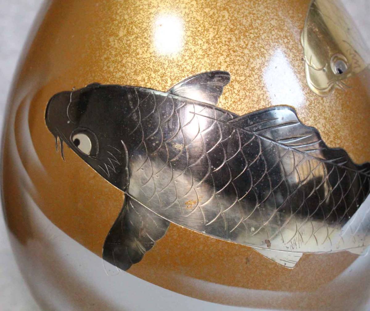 銅花器e60_2]○花瓶 双鯉文 真峰○秀峰 在銘 金鯉 黒鯉 Carp 花生 壺 