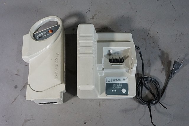 ◎ panasonic パナソニック 電動自転車リチウムバッテリー 長押し４点滅 充電器付き 100V NKJ034 ※通電確認済み NKY214B02