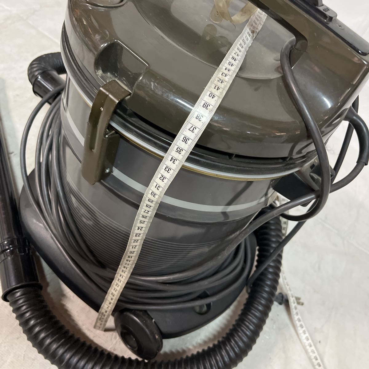 ジャンク品】SANYO 店舗用 電気掃除機 。BSC-307。先端部分無し。(掃除