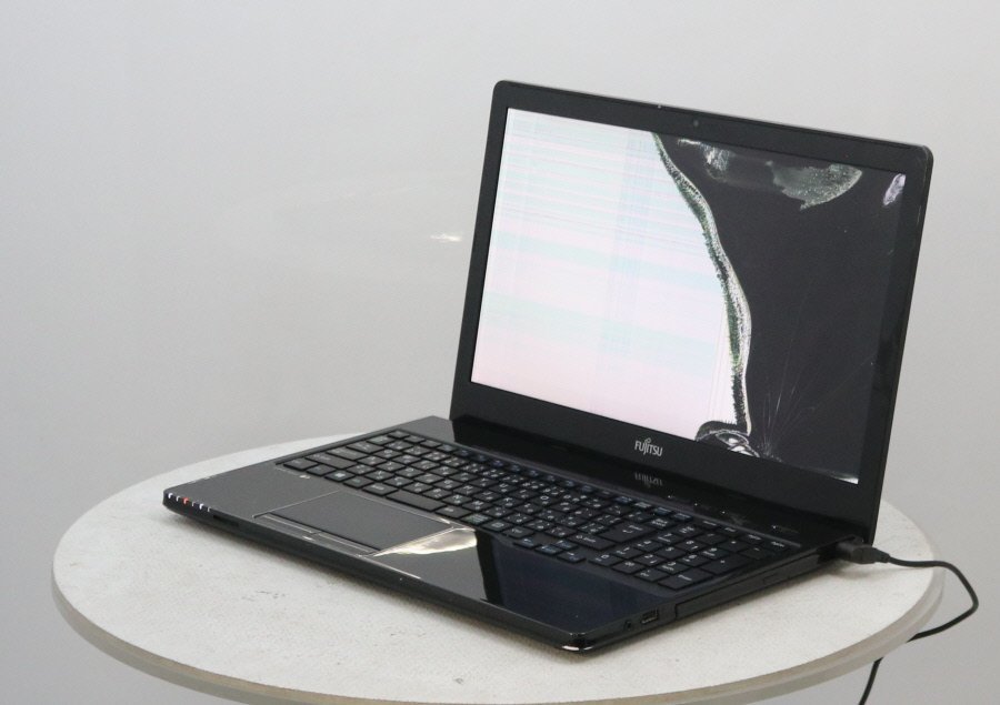 富士通 LIFEBOOK AH45/W FMVA45WBKS 本体 FUJITSU FMVA45WBKS LIFEBOOK AH45/W 4GB□現状品
