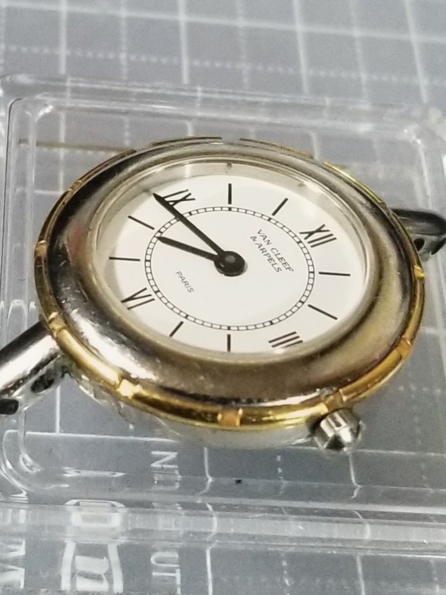 [ジャンク出品]、ヴァンクリーフ.アーペル レディース、稼働中、リューズ引っ掛かり有り音がします、裏パネルがありません。