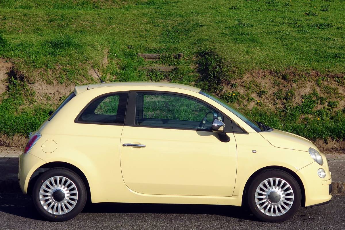 得価,HOT 平成22年2月 FIAT500 1.2 8V バニライエロー 150台限定車 走行52000km ワンオーナー タイミングベルトその他交換ディーラー 予備検査2年付