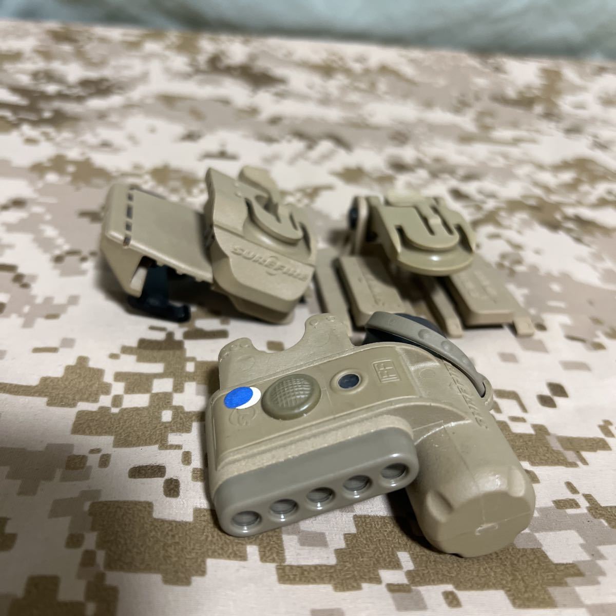 SUREFIRE IFF CERT US PAT PEND 電池　SF123A タクテカルライト　サイドワインダー(コンパクト)マウント2種類　新品未使用品　正規品購入 - Helmet Light
