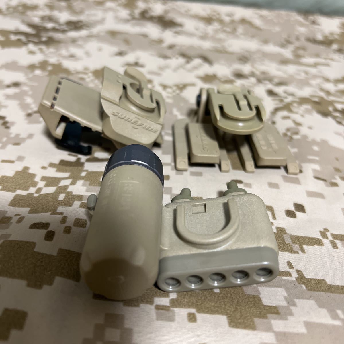 SUREFIRE IFF CERT US PAT PEND 電池　SF123A タクテカルライト　サイドワインダー(コンパクト)マウント2種類　新品未使用品　正規品購入 - Helmet Light