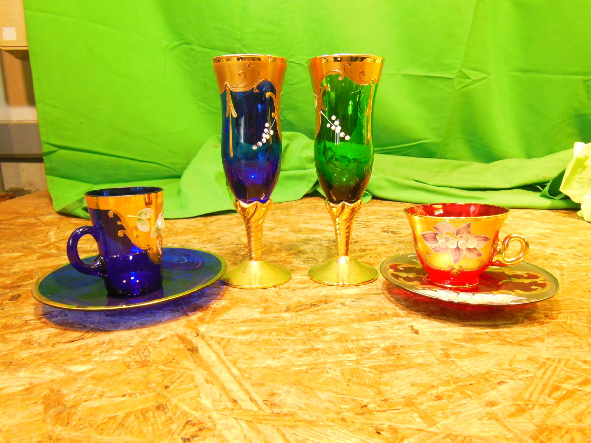 w230414-009A5 ベネチアンガラス 4点 カップ&ソーサー ゴブレット ブルー 赤 グリーン 植物 ゴールド 昭和レトロ コーヒー デミタス 酒器_2
