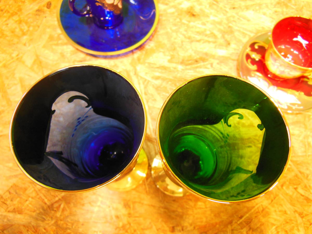 w230414-009A5 ベネチアンガラス 4点 カップ&ソーサー ゴブレット ブルー 赤 グリーン 植物 ゴールド 昭和レトロ コーヒー デミタス 酒器_3