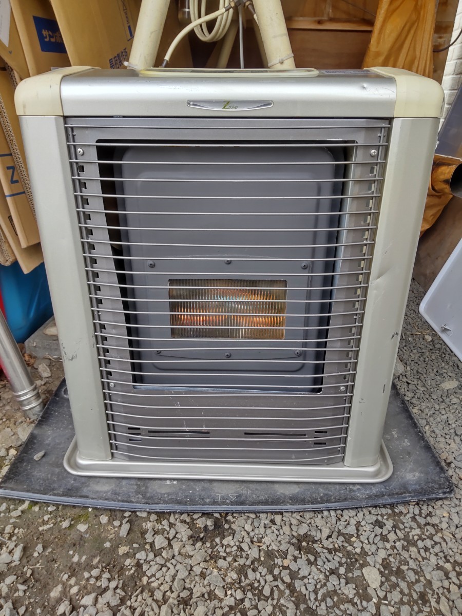 サンポットFF石油ストーブゼータス！品番「FFR‐562SX」2011年式中古品 札幌発！ サンポットFFストーブゼータス！ 品番『FFR-562SX』2011年式