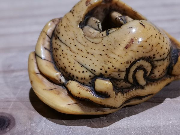 陵】r75kf66r 牙彫 木の実 人物紋 根付 ・東洋彫刻・ 検索) 提げ物