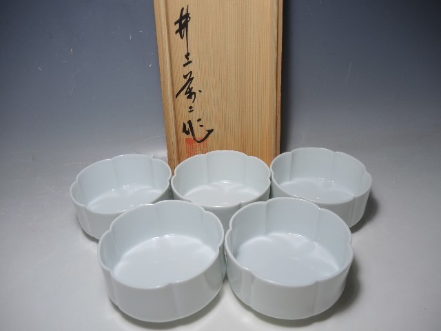 人気SALE，本物保証 454/ 人間国宝 井上萬二 白磁付立 小鉢5客 有田焼 共箱 栞 懐石道具(白磁)｜売買されたオークション情報、yahooの商品情報をアーカイブ公開 - オークファン 伊万里、有田