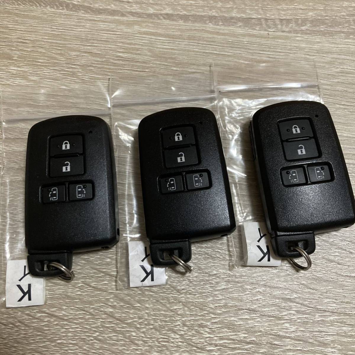 P 超美品 トヨタスマートキー 30 アルファード ヴェルファイア 80後期 ノア ヴォクシー エスクァイア 基板231451-0120 4ボタン ３個セット