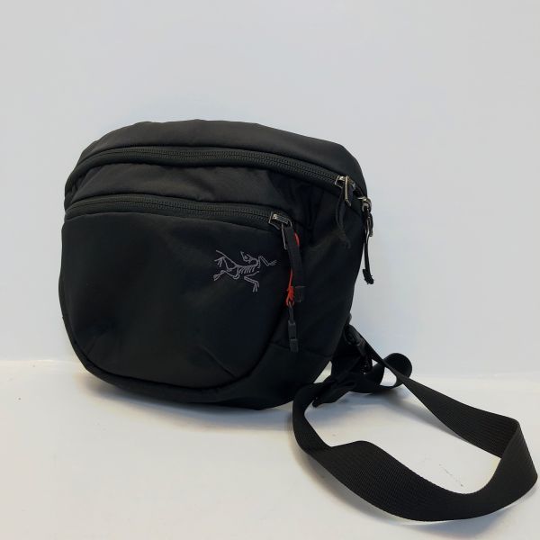 希少 アークテリクス バックパック arro16 廃盤 ブラック Arc'teryx Arro 16 Backpack - 2DOORS ONLINE