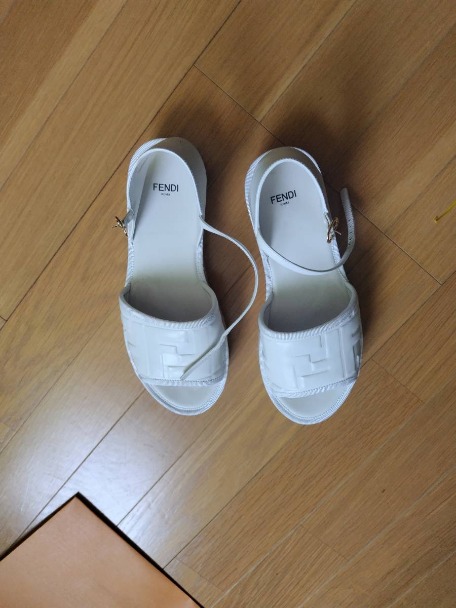 フェンディ　サンダル