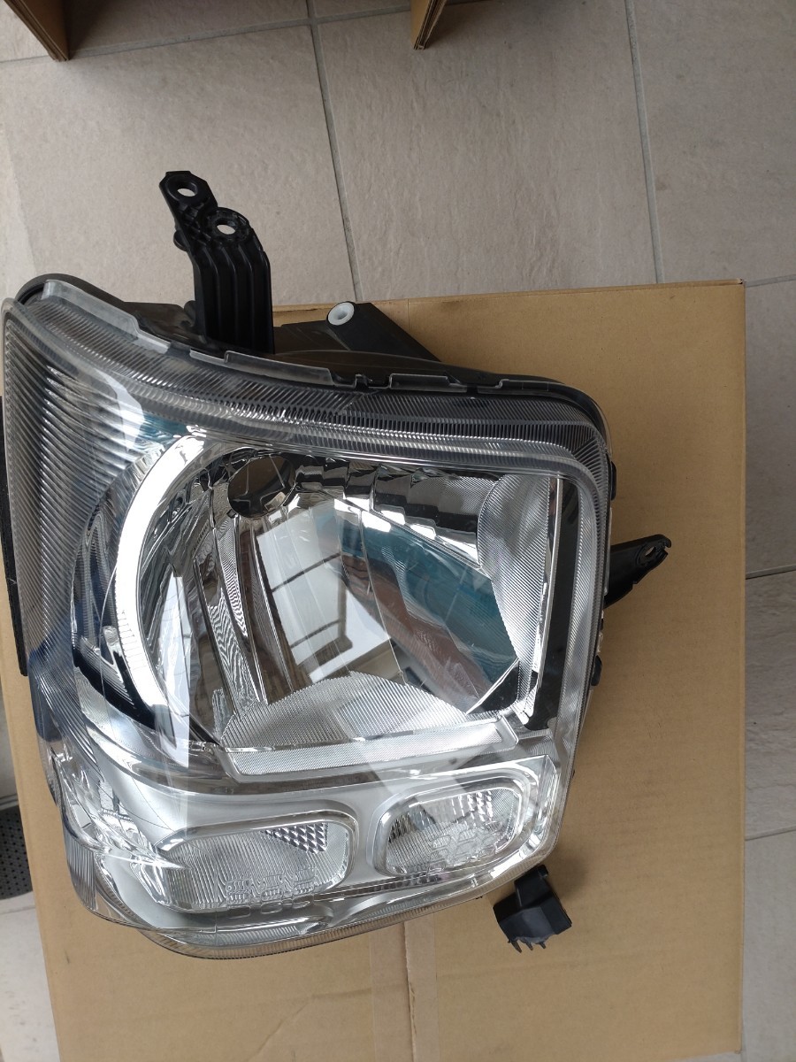 送料無料 】エブリィ スズキ DA17V 右ヘッドライト ヘッドランプ 純正