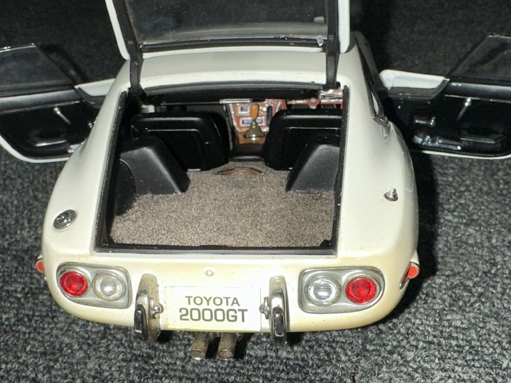 250○〇 AUTOART 1/18 TOYOTA トヨタ 2000GT / オートアート 伝説の