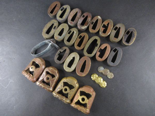 522 時代武具 刀装具 軍刀部品 縁18点 目貫 柄頭4点 大量一括