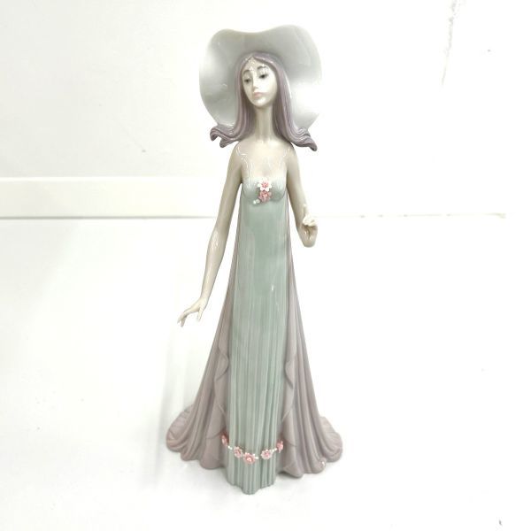 Y148-W1-694 LLADRO リヤドロ ビアリッツの貴婦人 No.1431 美人像 陶器人形 置き物 陶器 人形 花 高さ約35㎝③