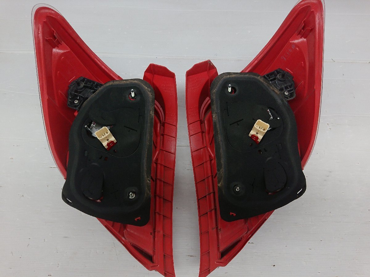 ☆中古品☆点灯OK トヨタ NCP131 ヴィッツ 純正 テールライト 左右