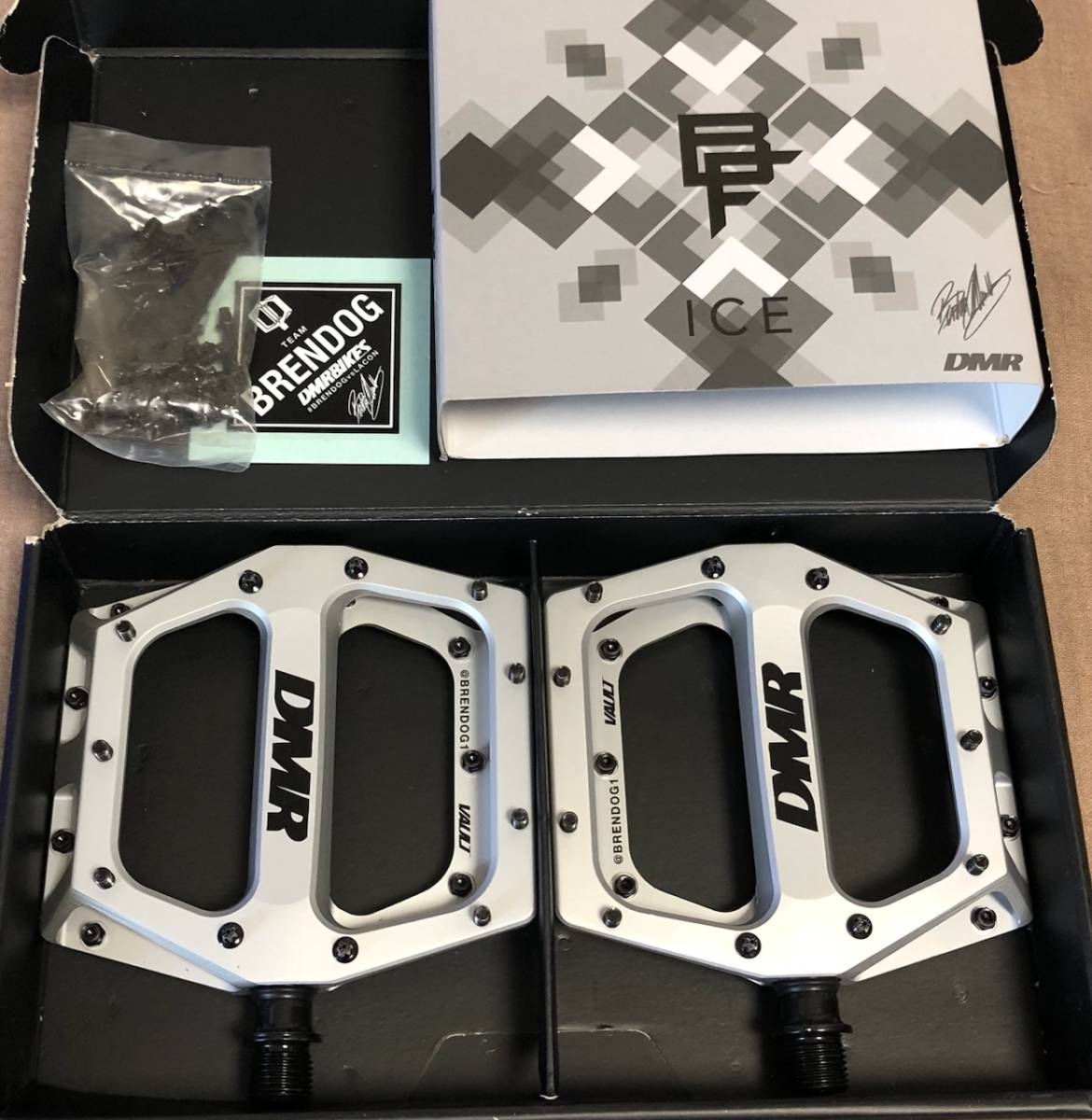 DMR VAULT V2 V2 BRENDOG 限定モデル　未使用品　MTBフラットペダル