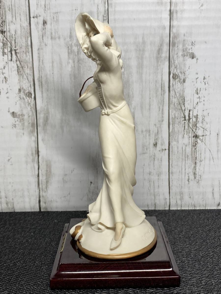 イタリア製 カポディモンテ フィギュリン 陶人形 置物 V R7065 【公式