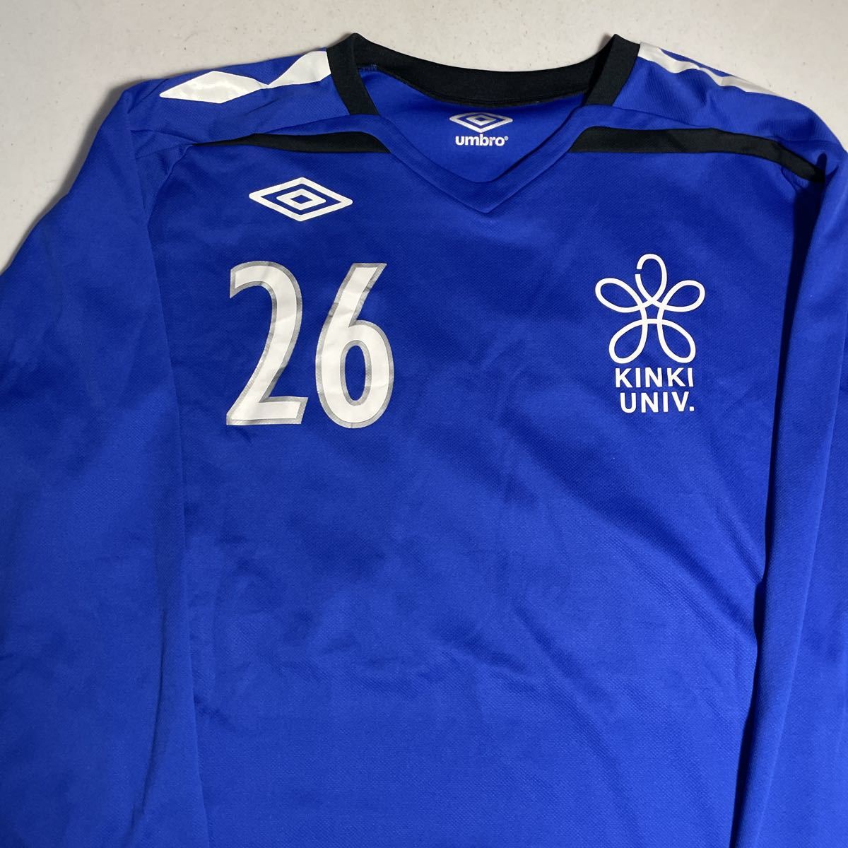 近畿大学 サッカー部 支給 着用 アンブロ umbro 青 ブルー 長袖 