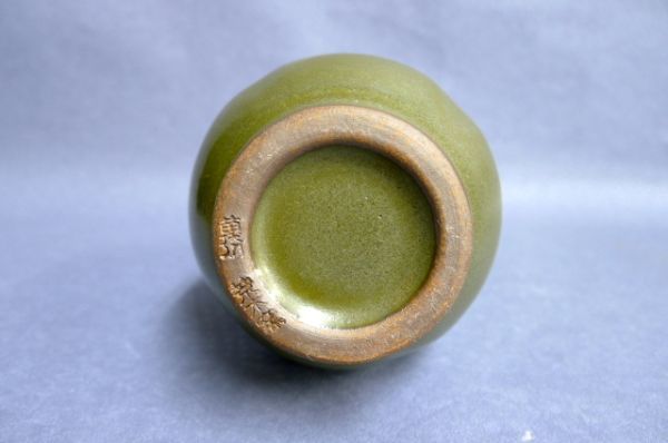 Q060 美品 苗代川焼 薩摩焼 荒木陶窯 幹二郎造 緑薩摩鶴首花入 花瓶 