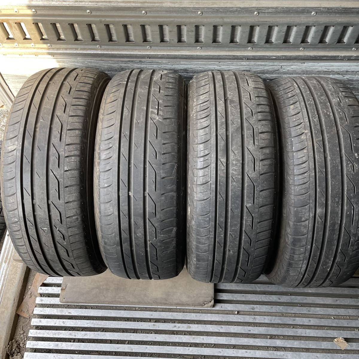 ブリヂストン ブリザック vrx3．215/65R16.22年製．8〜9分山4本 新品 2022年製 4本セット送料無料 ブリヂストン BLIZZAK VRX3 215