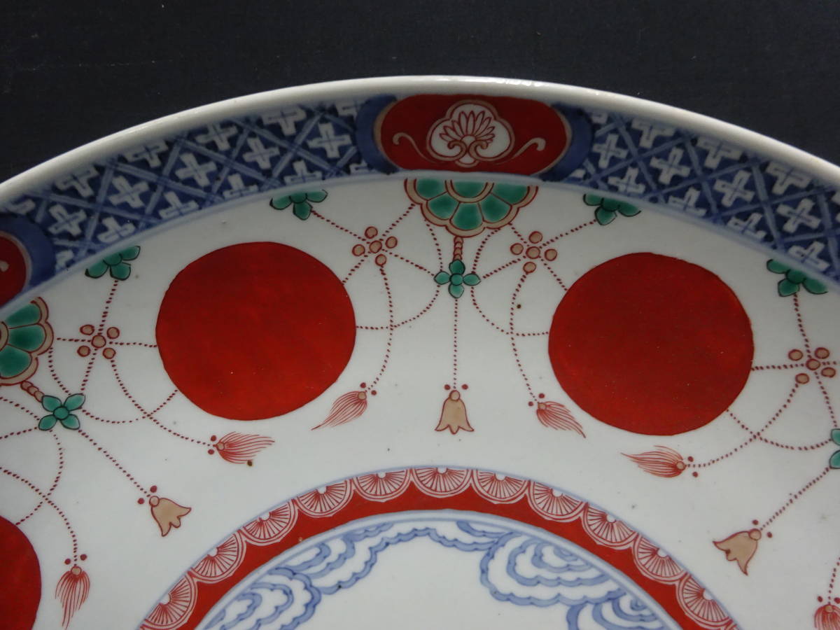 お得，高品質】 古伊万里 【T25 色絵赤玉瓔珞琴高仙人文大皿 直径