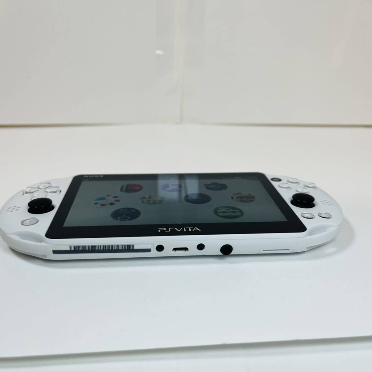 PS Vita PCH-2000 グレイシャーホワイト SONY PlayStation Vita 本体