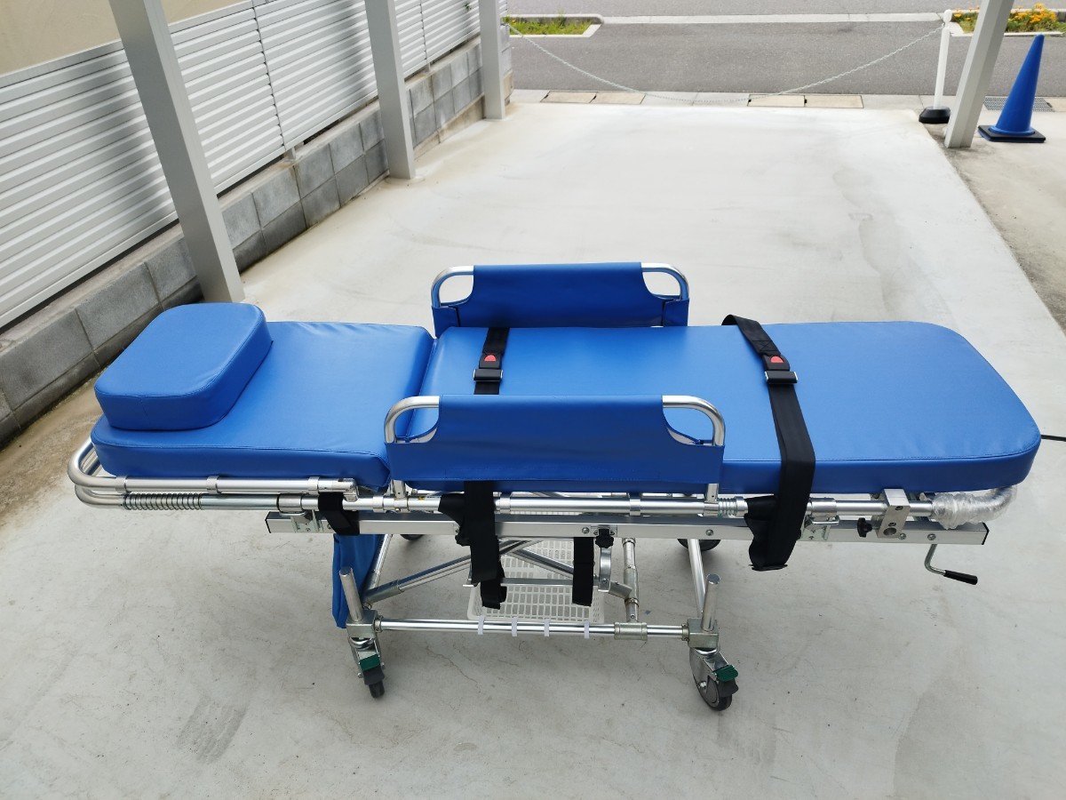 患者搬送に特化した　ストレッチャー　患者輸送　介護タクシー　寝台車　担架兼用