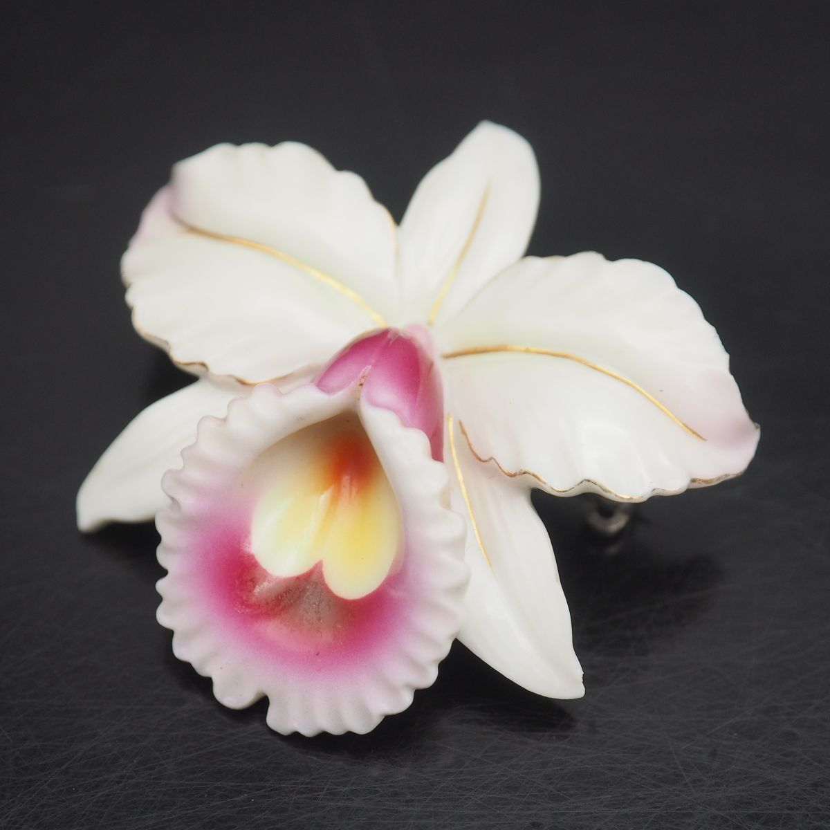 俊兼ジュエリー トシカネ 有田焼 フラワー ブローチ 花模様 TOSHIKANE TOSHIKANE /俊兼 としかね 陶器/有田焼 花 ブローチ