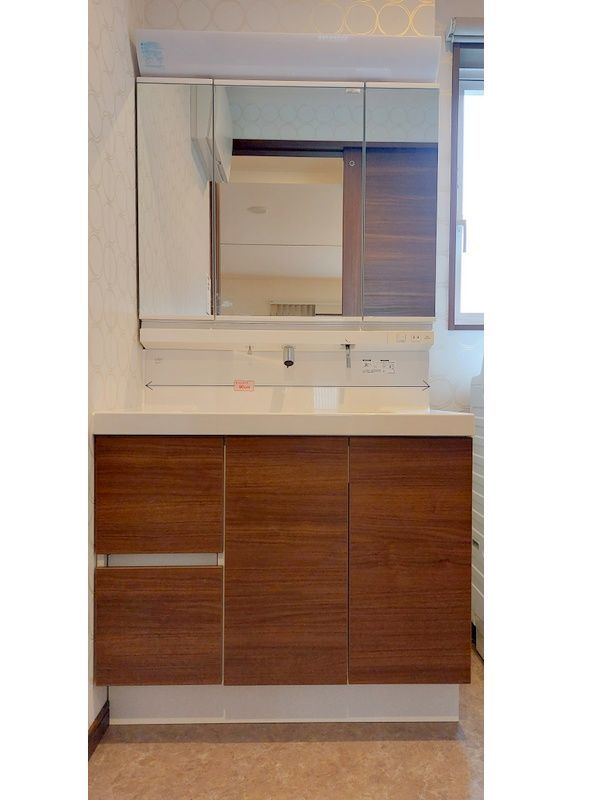  展示 品/LIXIL/INAX/洗面化粧台/900mm/木目調/三面鏡/シャワー水栓/リクシル/イナックス(洗面化粧台（鏡つき）)｜売買されたオークション情報、yahooの商品情報をアーカイブ公開 - オークファン 洗面、洗濯